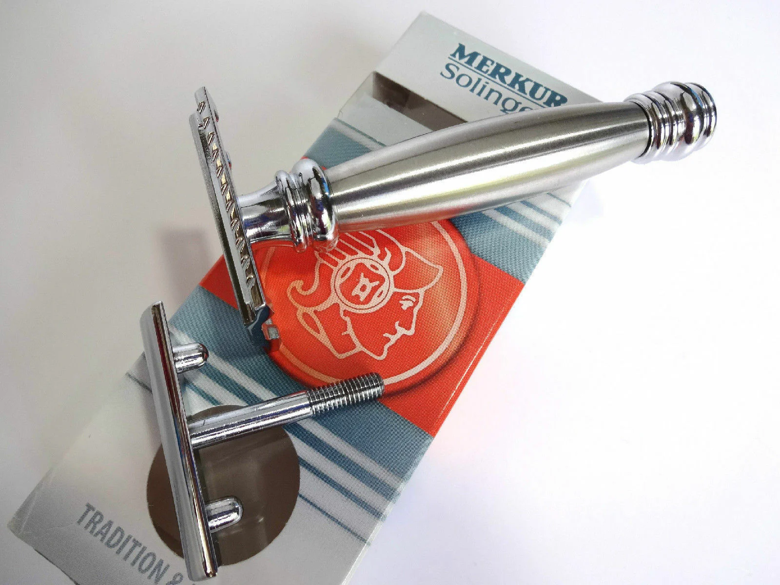 MERKUR 43C Closed Comb, "Fatty" Stainless Steel Handle DE Safety Razor - Image 3