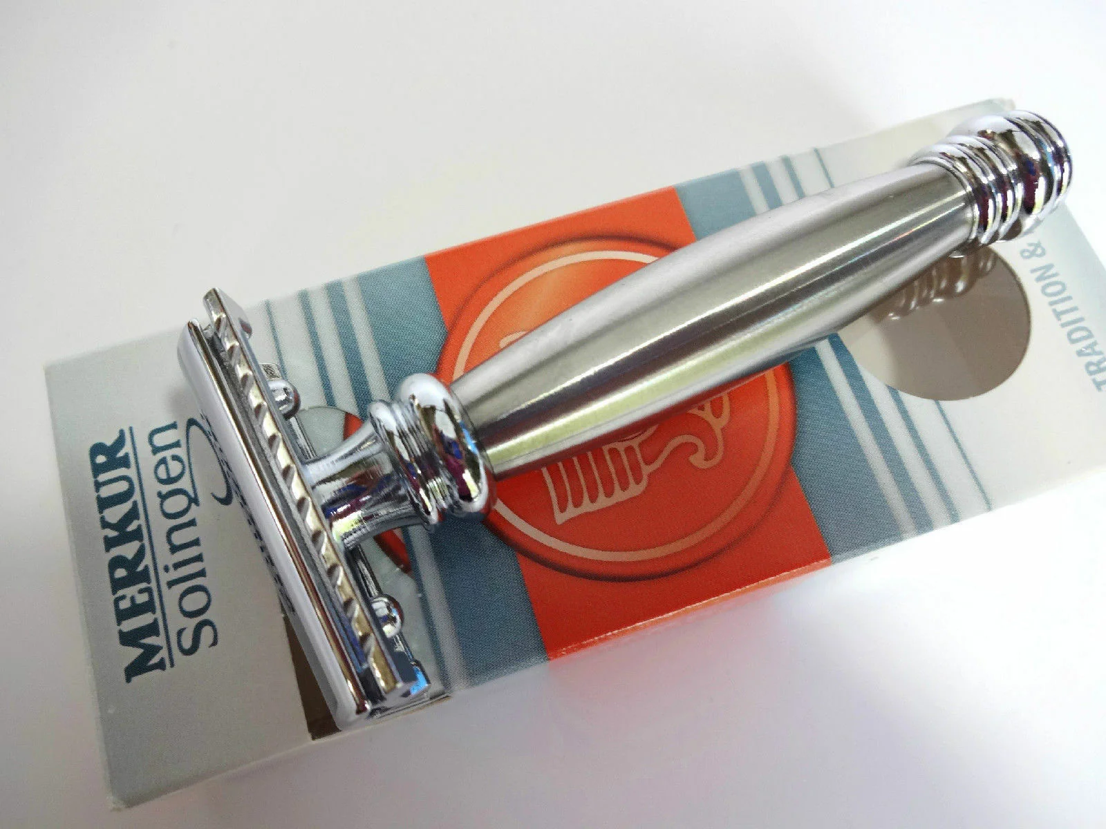MERKUR 43C Closed Comb, "Fatty" Stainless Steel Handle DE Safety Razor - Image 4