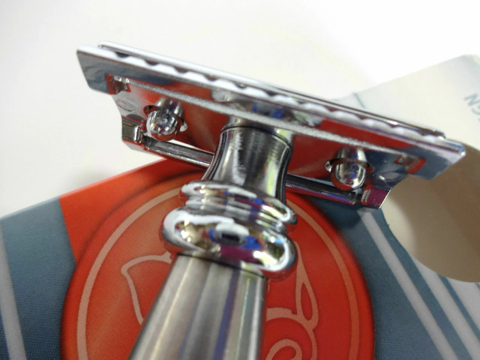 MERKUR 43C Closed Comb, "Fatty" Stainless Steel Handle DE Safety Razor - Image 6