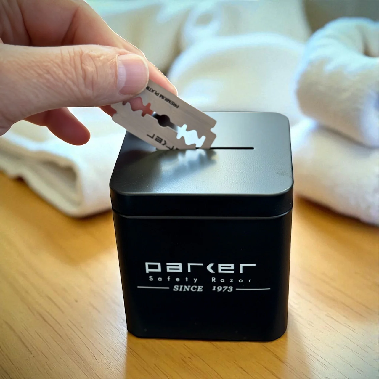 Parker Double Edge Razor Blade Bank Holds 300 Blades - Image 2