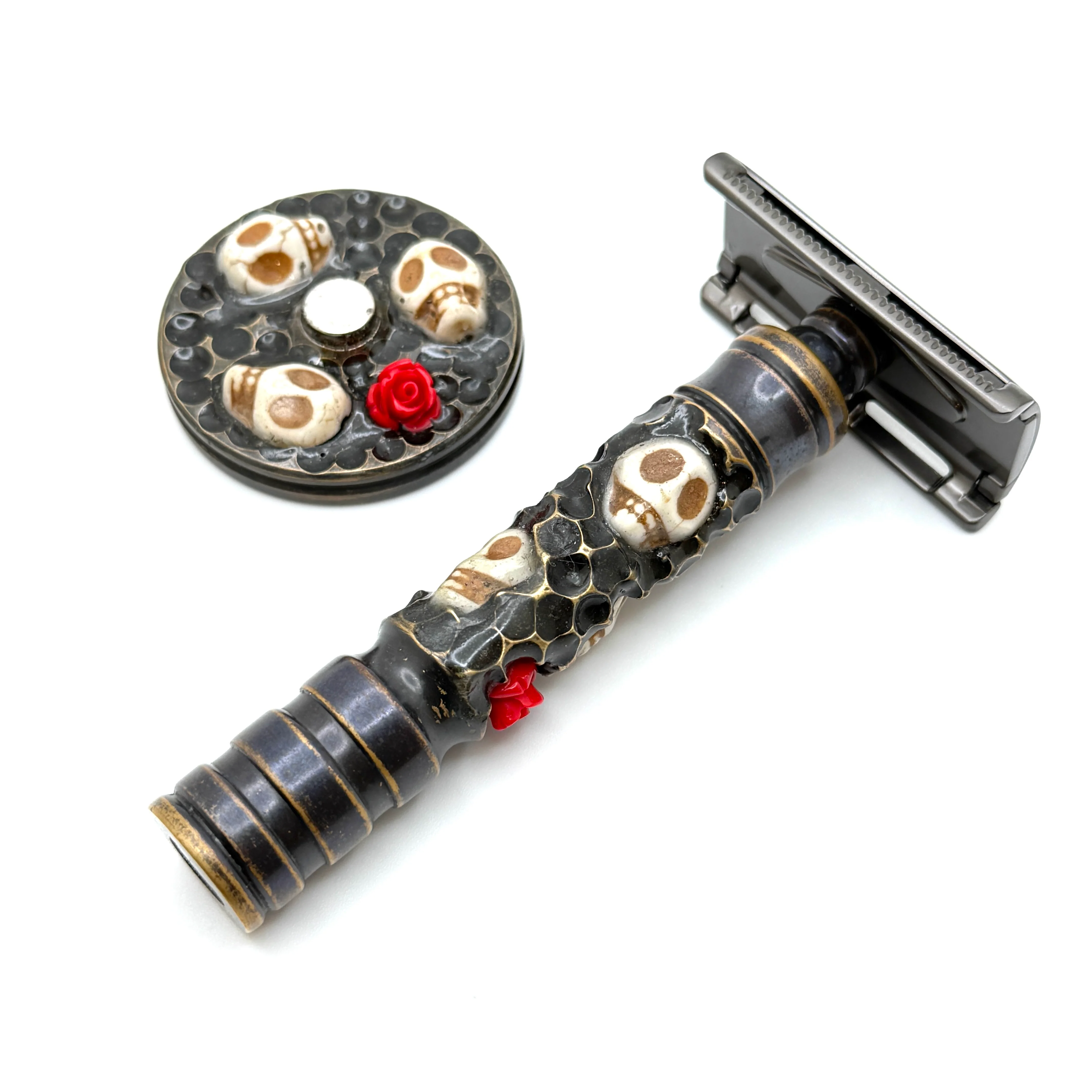 RG Shave Designs Magnetized Skull Design Safety Razor - Image 4