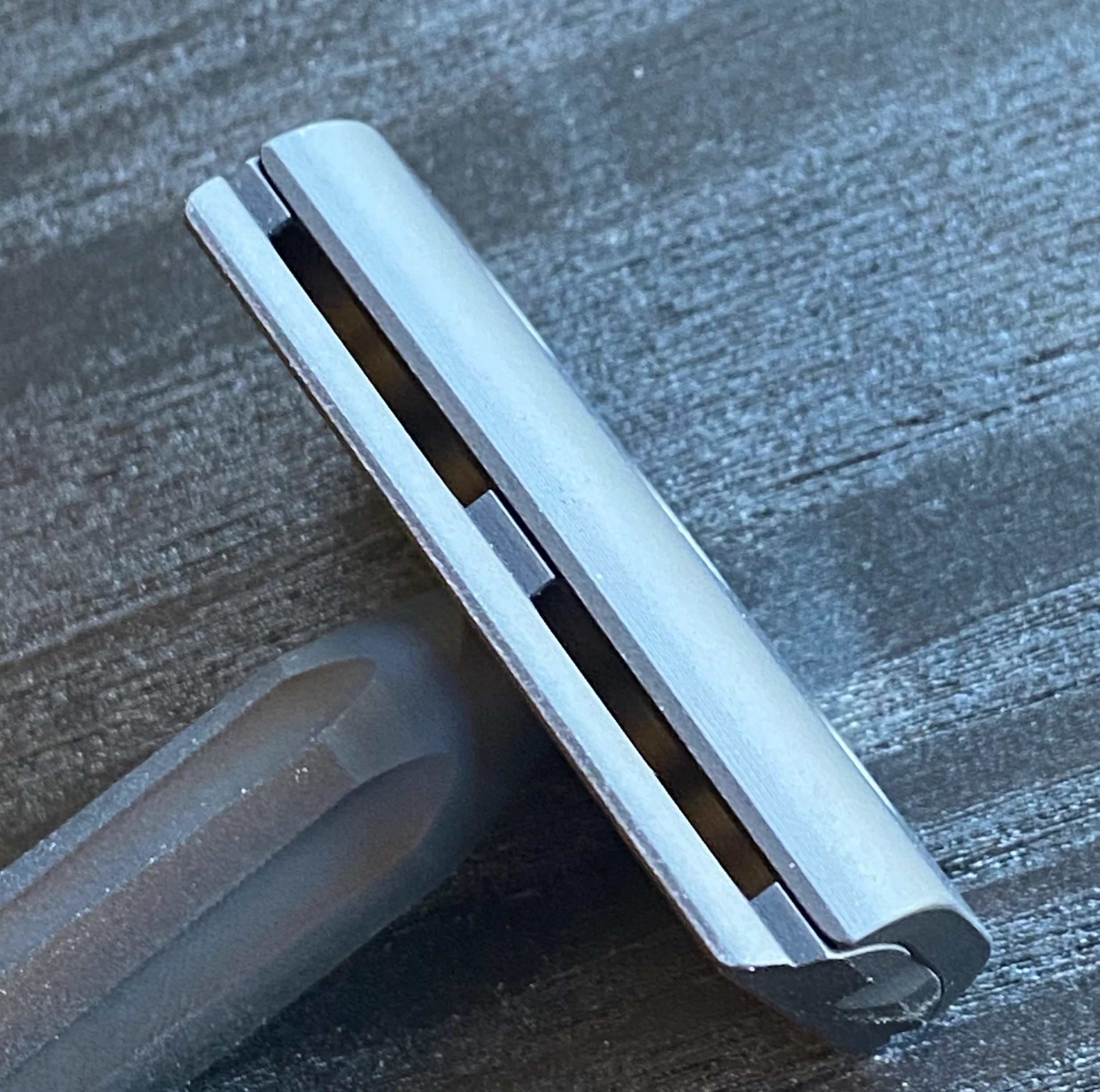 TRC Double Edge Safety Razor Black Aluminum - Image 4