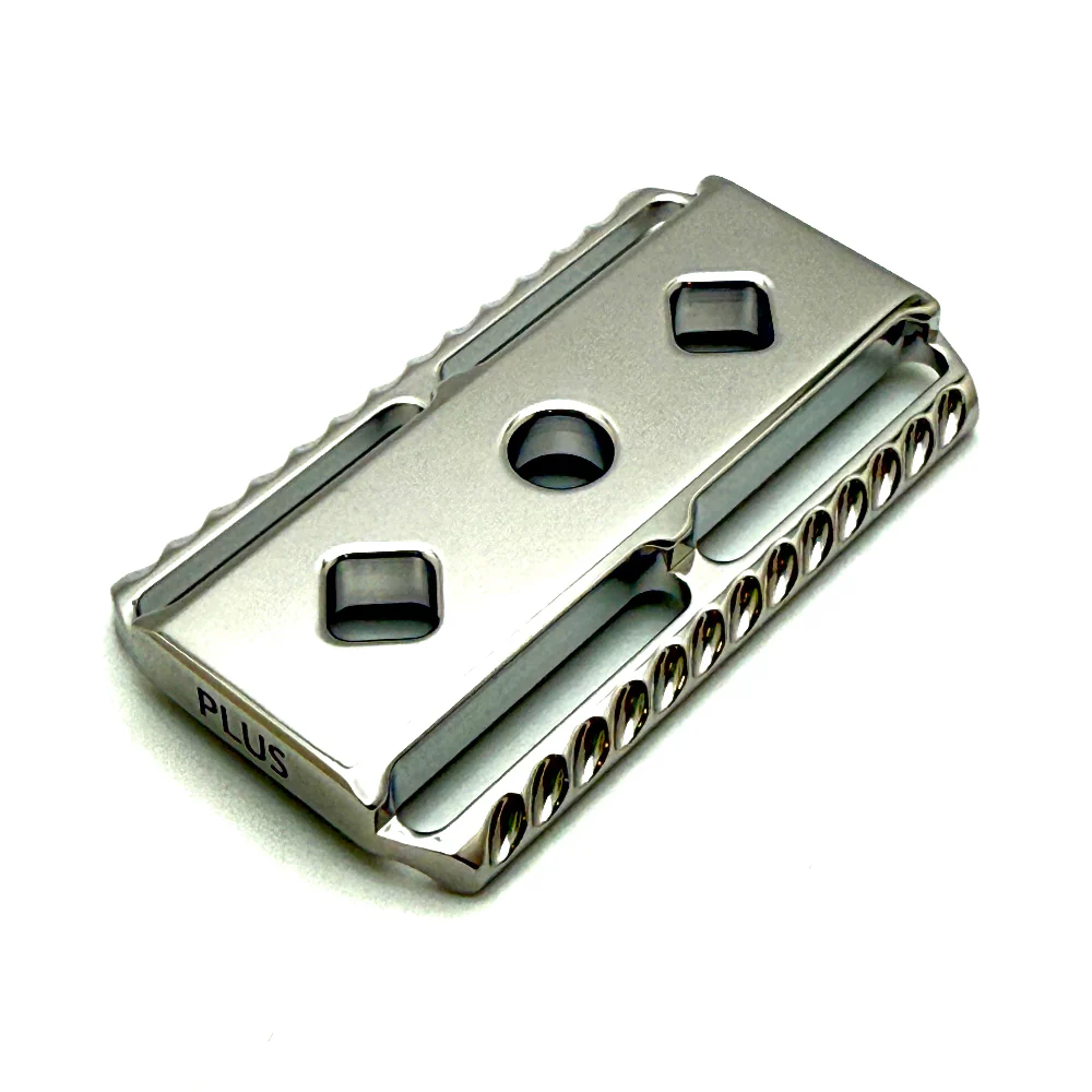 The Vanguard 316L Stainless Steel Double Edge Safety Razor - Mirror Polished - Image 3