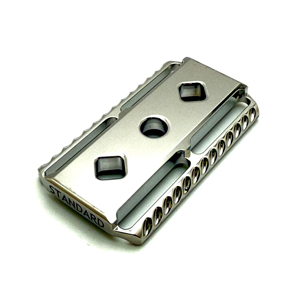 The Vanguard 316L Stainless Steel Double Edge Safety Razor - Mirror Polished - Image 4